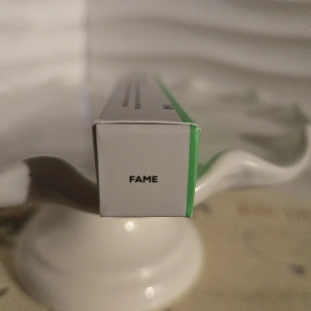 FLYTE.70 Chisled.Lip Lip Shaper In Fame
